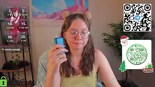 Nuura_Moore's cam snapshot