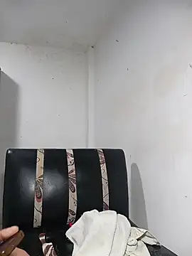 valenpaisita2123 live sex cam