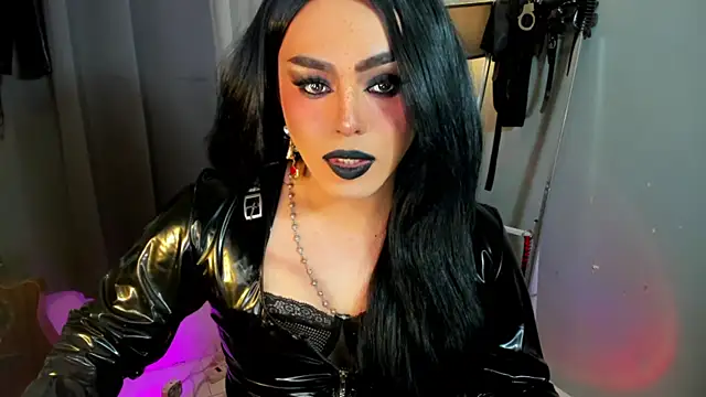 DominaAurumXXX live sex cam