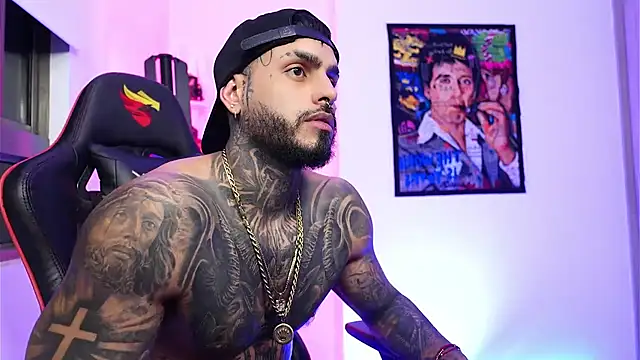 logan_hugh8 live sex cam