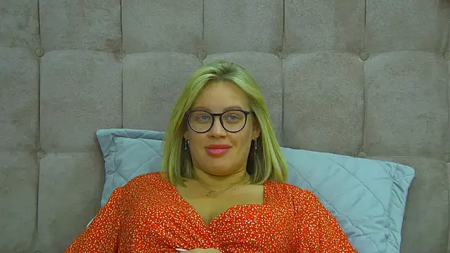 MariaNeumann live sex cam