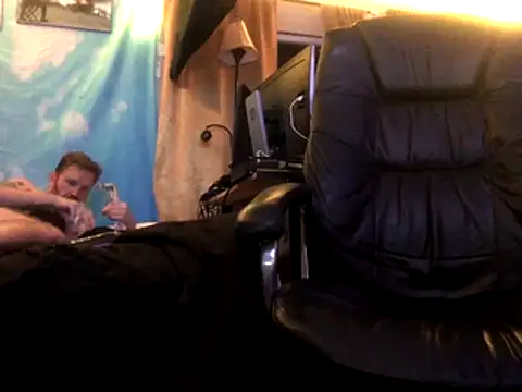 Thickwhitetight live sex cam