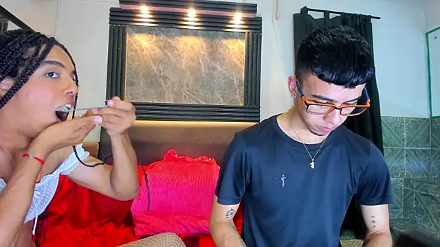 THE_CUTE_COUPLE_12 live sex cam