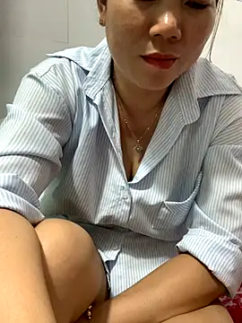 Baby-bigtits's cam snapshot