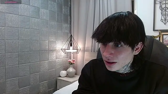 Iantwink18 live sex cam