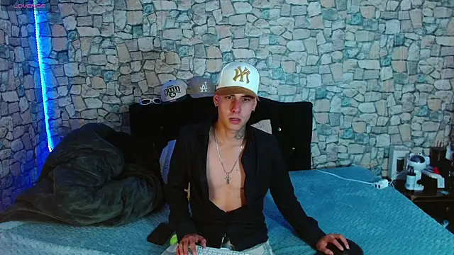 Bastiaan_28 live sex cam