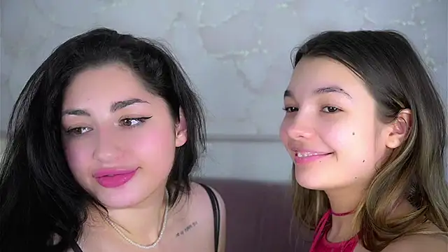 CorinnaSuttie's cam snapshot