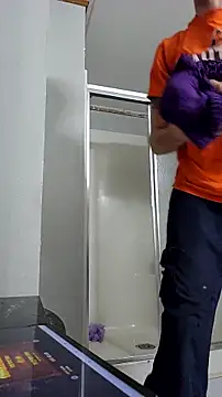 Bi_curious86 live sex cam