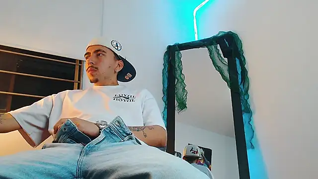 liamty_luxor's cam snapshot