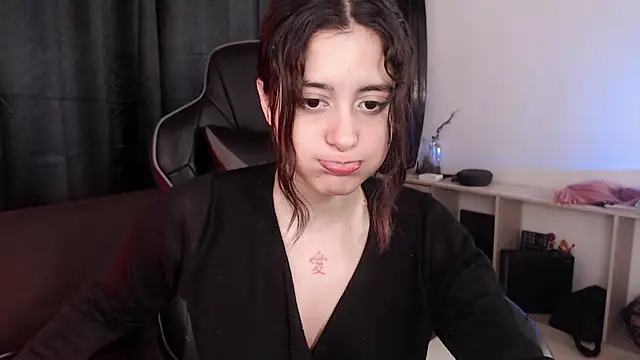 lizzy-c-e-e's cam snapshot