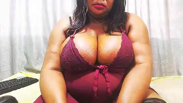 BustyMatureStepmum's cam snapshot