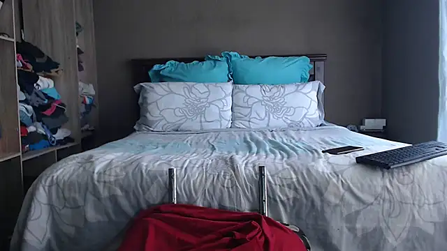 MATUREBUSSTY's cam snapshot