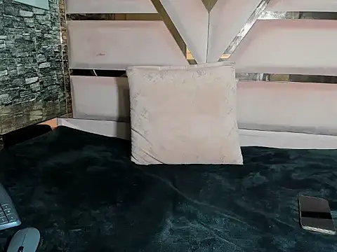 Mila_Leon live sex cam