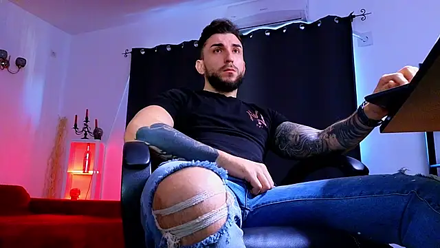 MightyAaron66 live sex cam