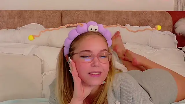 Lilith_Bonheur's cam snapshot