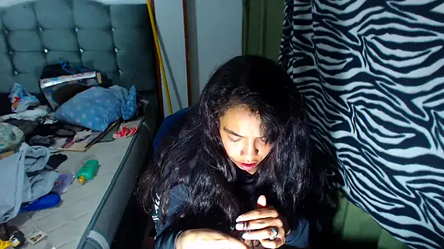 AmaraRoberts420 live sex cam