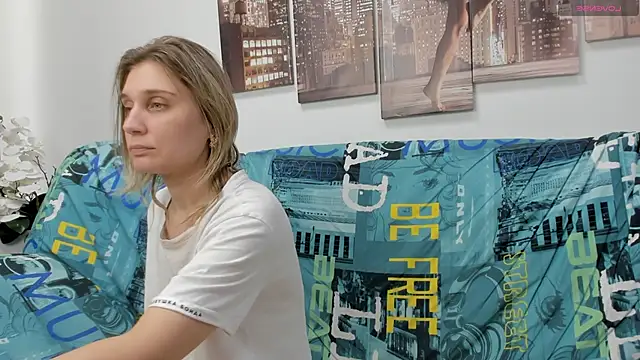 Tenderly_Sophie's cam snapshot