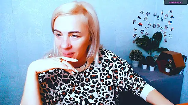 EmmaCat_'s cam snapshot