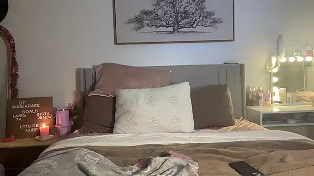 juliaraee's cam snapshot