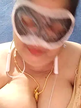 tamilthanushri live sex cam