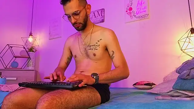 annie_and_ryan's cam snapshot