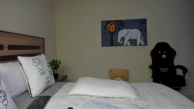 Renee-18 live sex cam