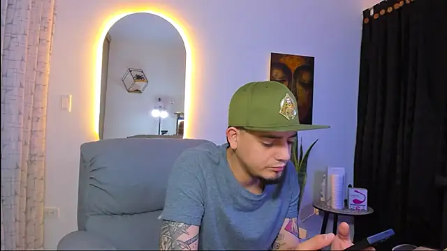 alejandro_calderon1's cam snapshot