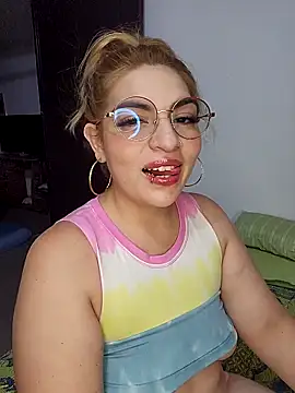 mila_curvy's cam snapshot