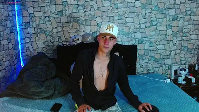 Bastiaan_28 live sex cam