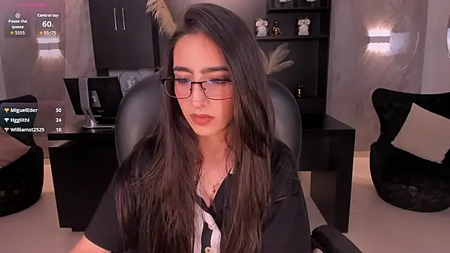 LarisaSmirnov live sex cam