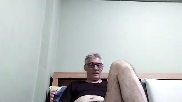 BIGUNCUTHARDCOCK live sex cam