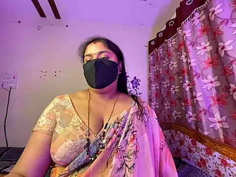 LouleyRanii live sex cam