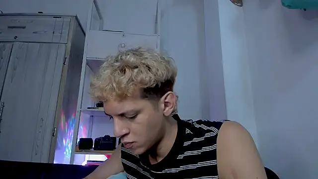 tylernova live sex cam