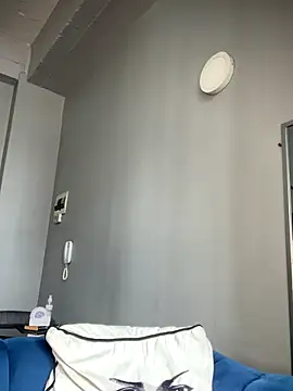 Curveysinaa's cam snapshot