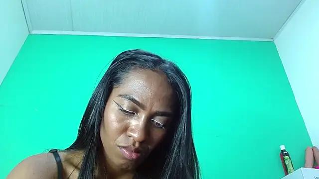 avaleri_cherry's cam snapshot