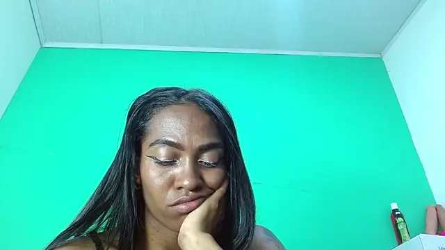 avaleri_cherry's cam snapshot