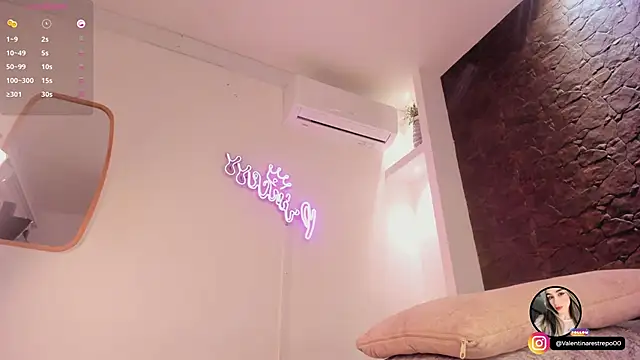 EmilyAllen_1's cam snapshot