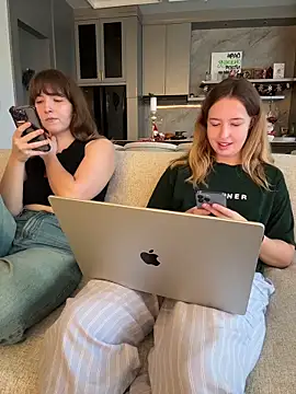 Nura_n_Sarah's cam snapshot