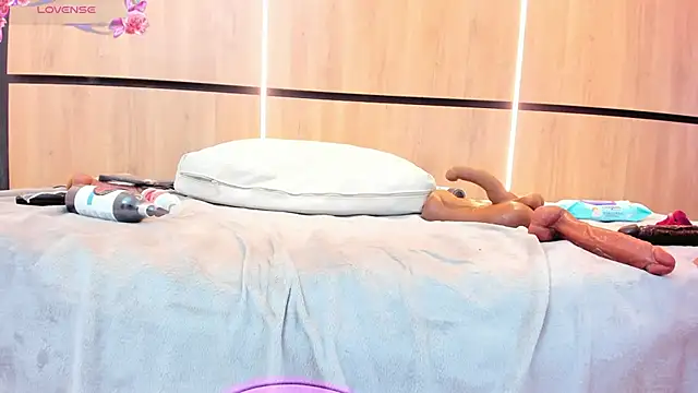 adela_chase's cam snapshot