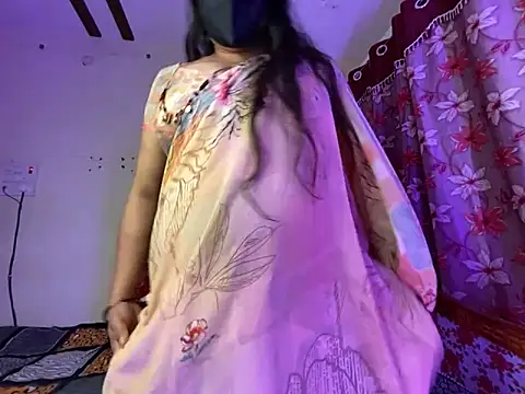 LouleyRanii live sex cam