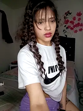 BellaChiquis_'s cam snapshot