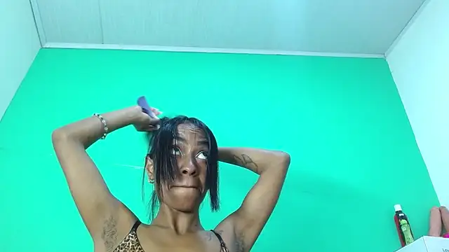 avaleri_cherry's cam snapshot