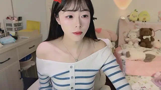 Onecutelittle's cam snapshot