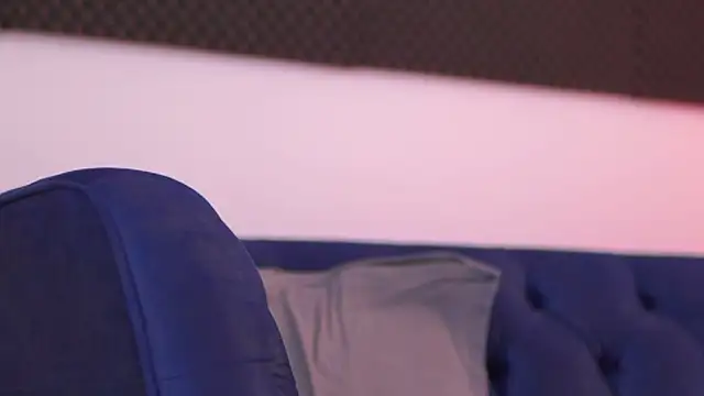 EllieRedd's cam snapshot