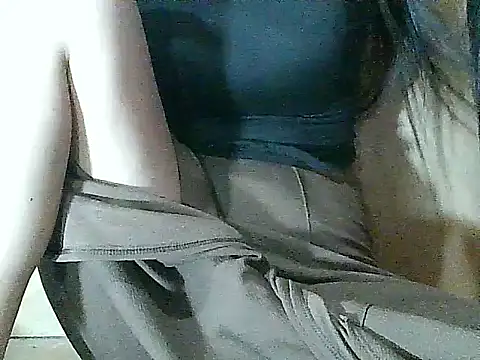 YummyPinay1893's cam snapshot