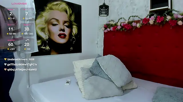 EmillyHarper_'s cam snapshot