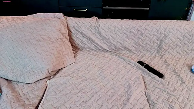 KeeleyBuoy live sex cam