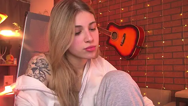 EllieCutes live sex cam