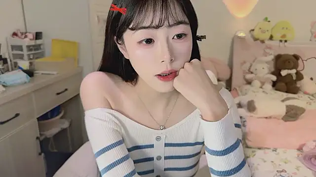 Onecutelittle's cam snapshot