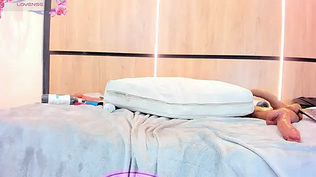 adela_chase's cam snapshot